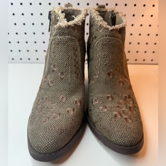 Naughty Monkey Women's Sewn up Ankle Bootie Taupe Embroidered Western Fringe 7M - Picture 10 of 16